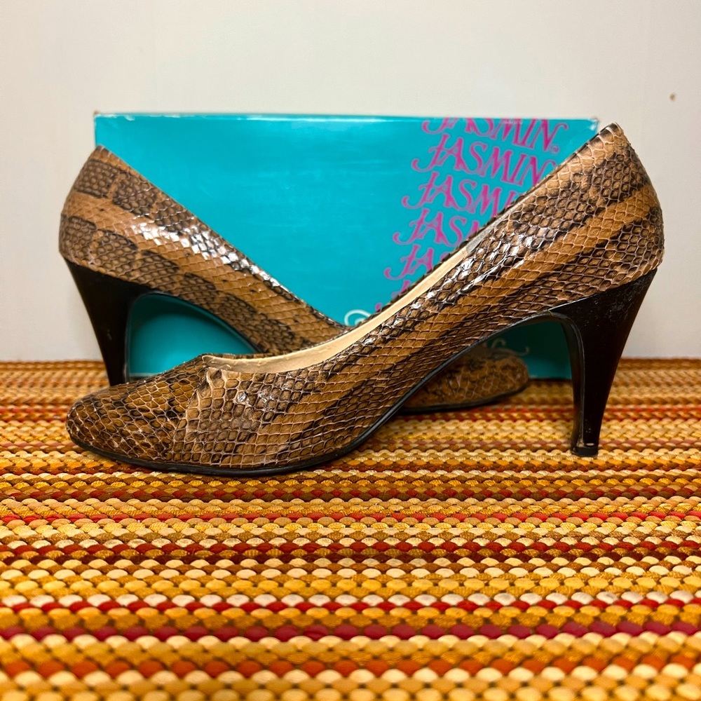 Vintage Jasmin Snake Skin Heels size-8.5